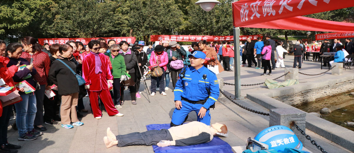 污污污二次无美女屌鸡在线看大林爱心中心承办 “西城区民政局国际减灾日宣传活动”